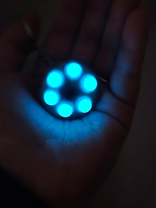Alien cat keychain glow in the dark underside lights - PeachCharmory