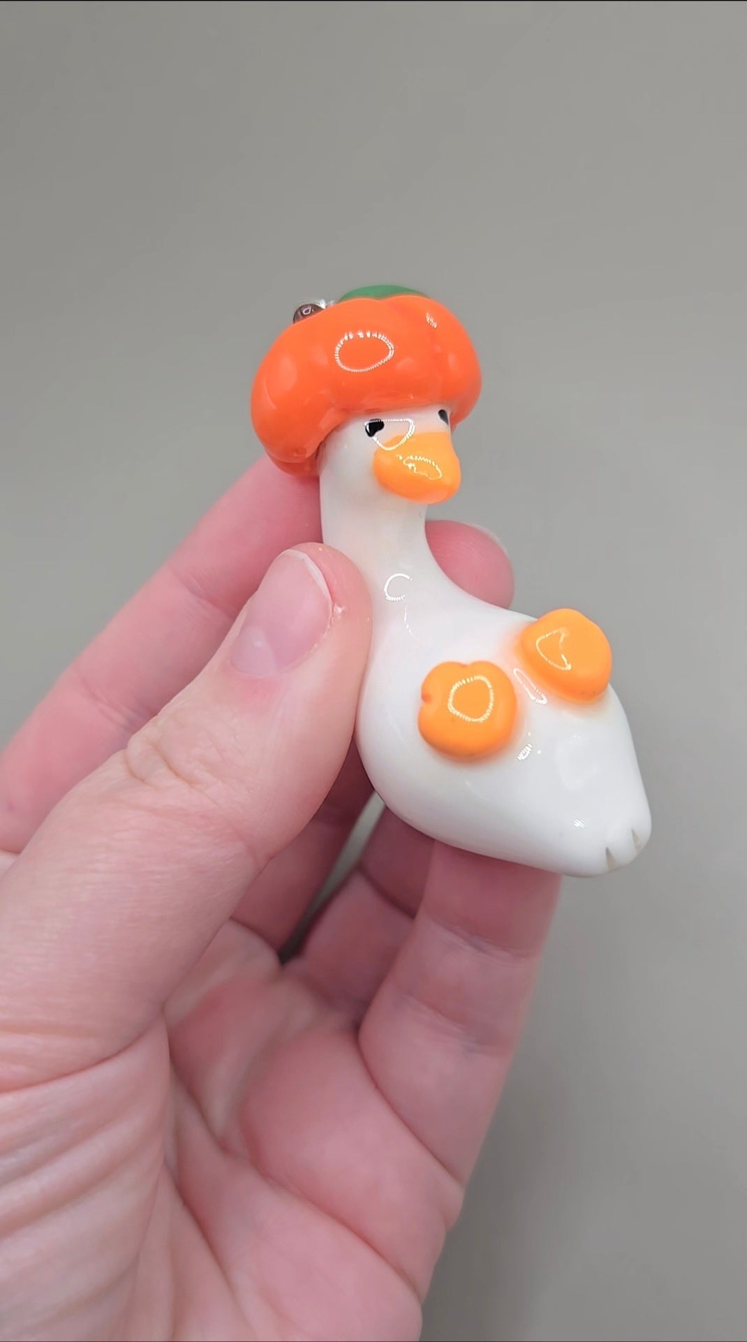 Duck/Goose With a Pumpkin Hat Keychain - PeachCharmory